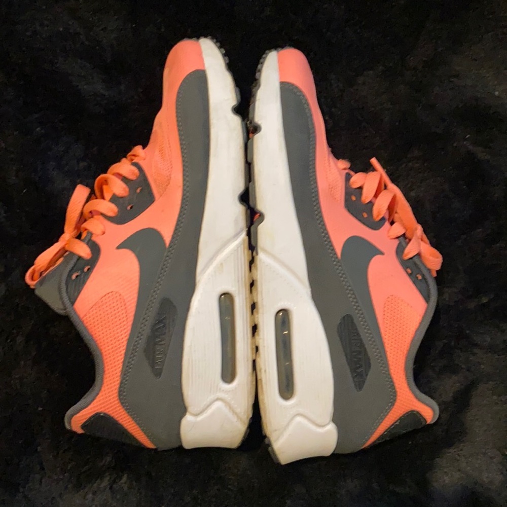 Woman Nike air max gym shoe size 6.5 Y